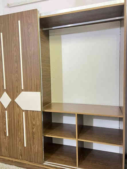 غرفة تركيه ٥ قطع للبيع بحاله جيده جدا   ٤٠٠ الف
