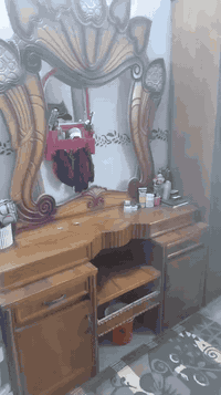 السلام وعليكم غرفه خشاب للبيع مكاني ديالى شهربان وهذا رقمي للتواصل ***********//***********
