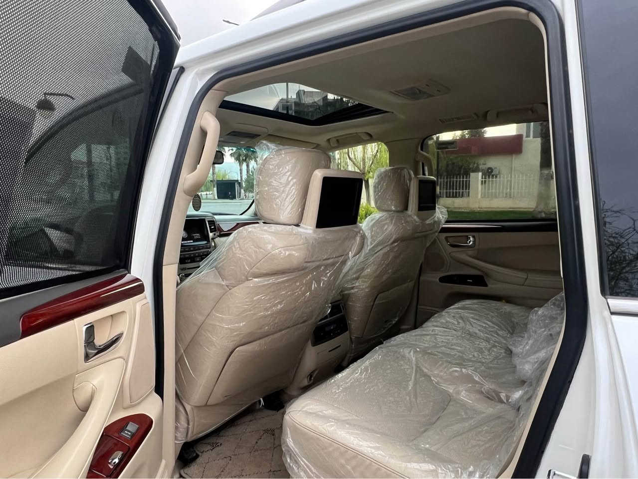 السلام عليكم 
للبيع لكزز 5700 خليجي بريمي اصل رقم سليمانية باسمي 
موديل :- 2014
رقم 📱:- ***********
مكانها 🗺️:- سليمانية
سعرها 💵 :- 428 ورقة قفل 
مواصفات
مكينه :- 8 سلندر 5700 ما مفتوحه
ماشية :- 130 الف  

🧿مواصفات 

خمس بصمات 🔹جنطه كهرباء 🔹ثلاث مقاعدكهرباء🔹كشنات تدفئه تبريد🔹تبريد الخلفي لمس🔹كاميرات عدد4🔹فتحه🔹بالسقف DVD🔹مع الكانترول🔹رادار🔹ويل20🔹ليت زنون🔹كشنات جلد كريمي🔹كشن السايق خزن🔹داخل صاج🔹ستيرن كهرباء🔹اشعار ترحيب🔹جكات🔹نظام سبورت🔹ثلاجه🔹باب شفط🔹حداديه خلفيه اماميه جديده السليمانية, العراق
