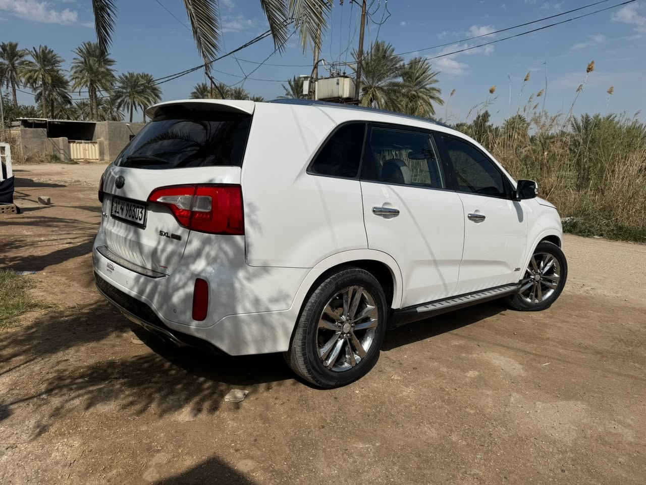 كيا سورنتو موديل 2014 
سبعه راكب ستة سلندر  امريكي داخله كلين بيها بارد شي قليل مع تكشير بدون حادث بدون اي تبديل فول موصفات 1/1 اعلى فئه بصمة تشغيل بانوراما و الكشنات كهربائي 

لون ابيض سياره جديده بمعنه الكلمه 

كشنات جلد 

كشنات تدفئه تبريد 

اضواء ترحيب عند الاقتراب بصمه ابواب مع ترحيب داخلي 
منافذ يو اس بي مع اوكس  بلوتوث سيدي

كامير خلفية 

نظام ايكو 

رقم بغداد إنكليزي 

بردات ابواب

صندوق كهرباء 

سبعه راكب ٣قطع تبريد 

ويل كب  لدات امامي. لدات خلفي 

حساسات خلفي تبريد بيانو شاير بالمري

مكاني بابل للتواصل صاحب السياره ***********
خاص ما اجاوب
