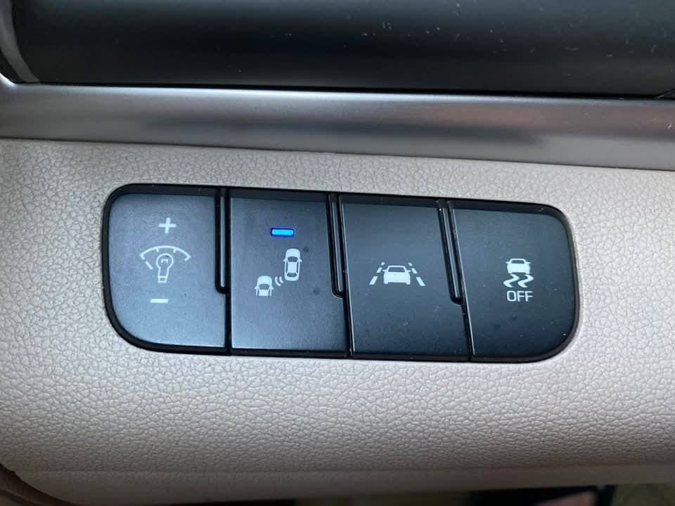 السلام عليكم بيع او مراوس الانترا مديل 2019 امريكي بدون حادث بيه شبرين صبغ بلبنيد فقط الباقي مكفول فول مواصفات عدا الفتحه والبصمة ماشيه 125دواخل عسلي السعر 139 وبيه مجال مكان بابل المسيب ***********
