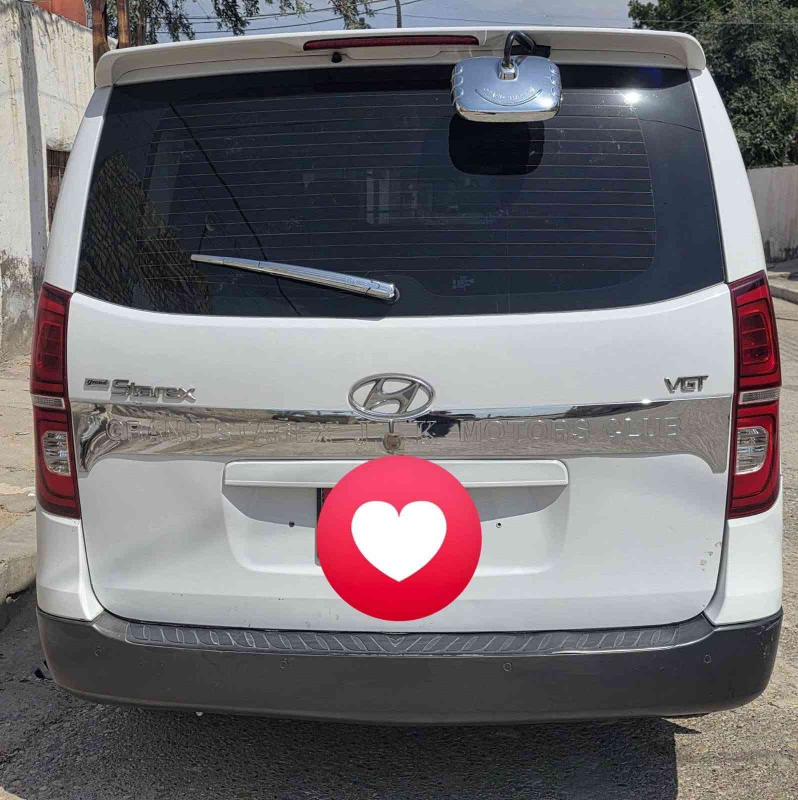 دبلو ١٧ مكينه وكير جدد 
حداديه طخم تاير  كامله مفروشه رقم بصره 
قطعتين صبخ من كوريا  السعر ٢٢٥ وبيهه مجال 
التصال   *********** 
مكان ميسان
