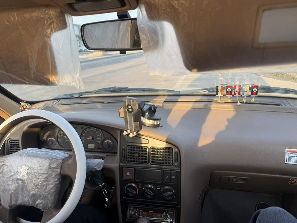 السلام عليكم 
بيجو لميس موديل 13 كفاله من ضربه والصبغ بلاديه كير ومحرك فرنسي تدفئه تبريد شغال رقم بغداد نكليزي مصفره هيئه وغرامه تحويل ثاني يوم السعر ٣٧ وبي مجال شراي يخابر ***********
