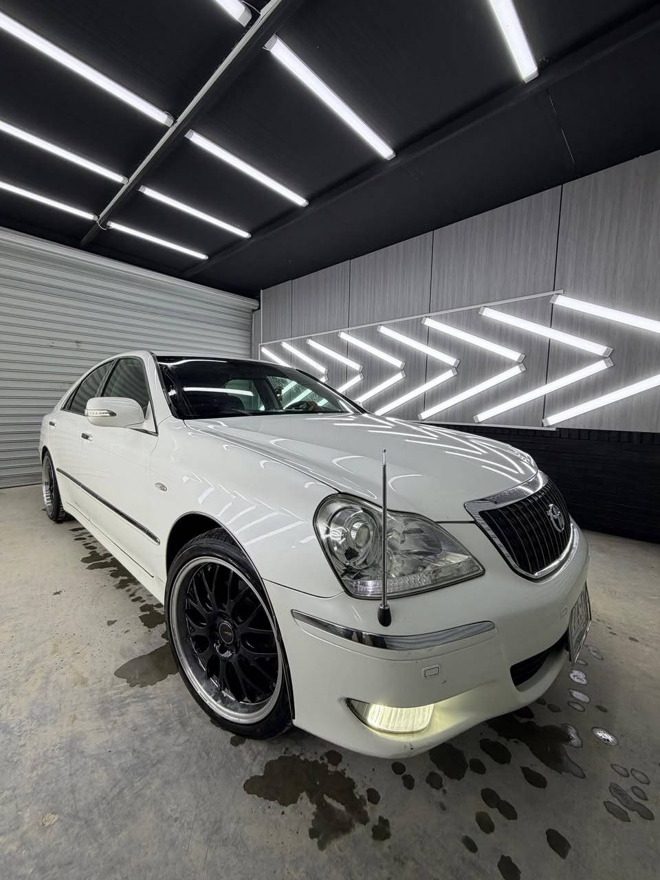 للبيع ماجستا 2007 اللون الصدفي بصمه رصاصي
فول 1/1 
5دكم جلد فتحه
تبريد 3قطع+ثلاجه
6بصمات +جنطه شفط
تحوير فوك وجوه نجف 
بريك شاهينه شغل فاضل عيدان 
سياره بالكارتون 
كصه قماره ولباقي كفاله 
رقم قادسيه مبايعات بأسمي
السعر 115 
مكان النجف
***********
