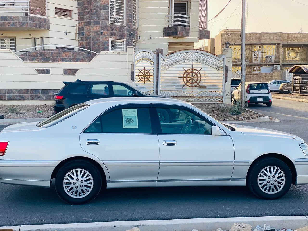كراون جنون ٢٠٠٢ رقم بغداد دولي  تحويل ثاني يوم كفاله عامه فقط شبر ع البارد الجاملغ الخلفي ع البارد  بدون دواخل مكينه D4  اربع دكم  شاشه العدد ٢ تبريد قطعتين حداديه تخم تاير جديد حساس خلفي كامرات امامي خلفي سنتر لوك اربع بيبان 
أريل امامي خلفي 
***********
