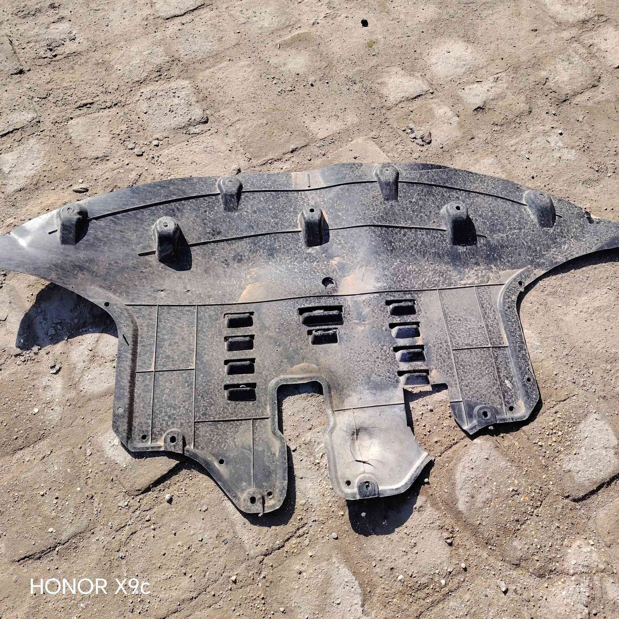 السلام عليكم درع مال سورنتو 2020 جديد ونظيف الرقم ***********
