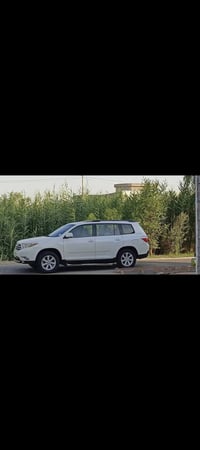 تویوتا هایلندر موديل2011 اللون  ابيض  رقم بغداد  بأسمي سبعة راكب محرك ...