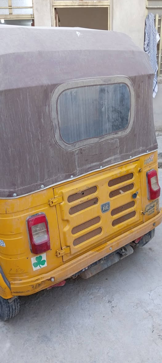 نظراً للوعود الكاذبة تكتك للبيع موديل 20 سعر 5 و700 وبيها مجال بسيط ***********
