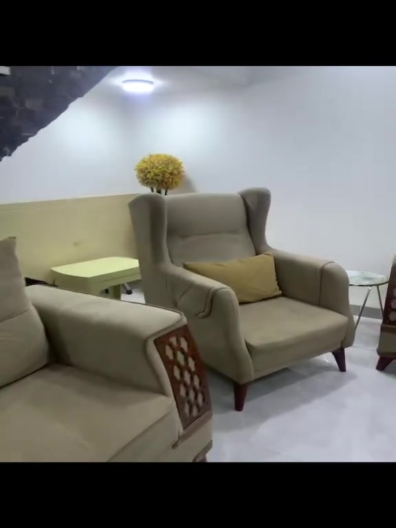 السلام عليكم تخم للبيع السعر ٦٥٠ بي مجال بسيط النظافه كدامكم جديد خالي من الظرر العنوان حله .. ***********يوجد توصيل كل محافظات العراق
