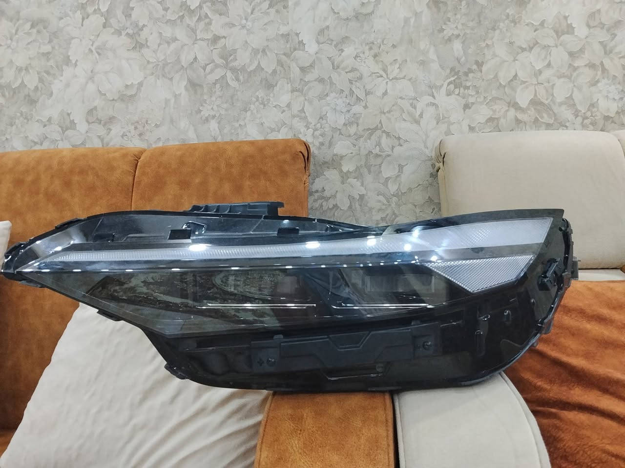 السلام عليكم لايت النترا جهة اليسار كوري تفصيخ عدستين يرهم موديل 24 و25 السعر 160 الف للاتصال ***********
