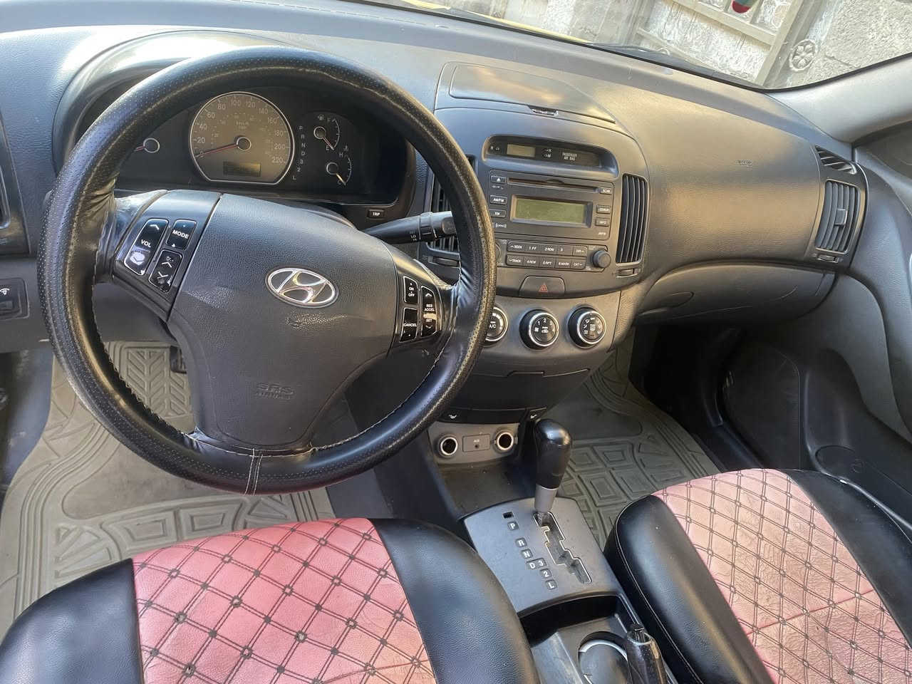 سلام عليكم هونداي النترا 2008 وارد امريكي ضرره جاملغ وبنيد والباقي ليبل واحد  وبدايه الغد ممثر السياره صدر امامي خلفي تختم تاير كير مكينه جدد السياره عليه منضومه غاز سعر (85)وبيها مجال .
***********

