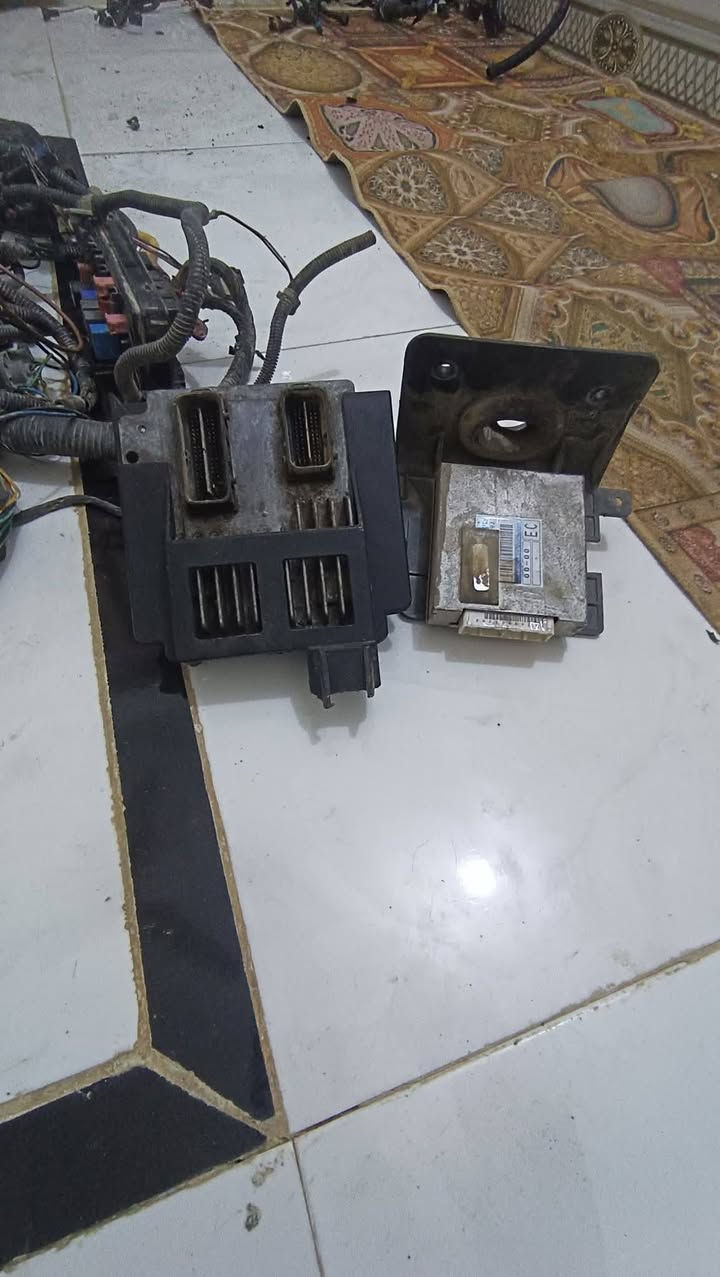 سلام عليكم من رخصت الادمن صاحب الكروب عندي ضفيره افيو ٢٠١٠واردامريكي اتوماتيك  سستم كامل يعني ضفيره مكينه وبجم وضفيره دشبول ويه قاعده افيوزات الداخله والخارجيه شرط والساعات وياهن يعني الكيجات وعقل كامل السعر ٣٠٠وبيه مجال قليل رقم التليفون ***********بيه وتساب مكاني ناصريه
