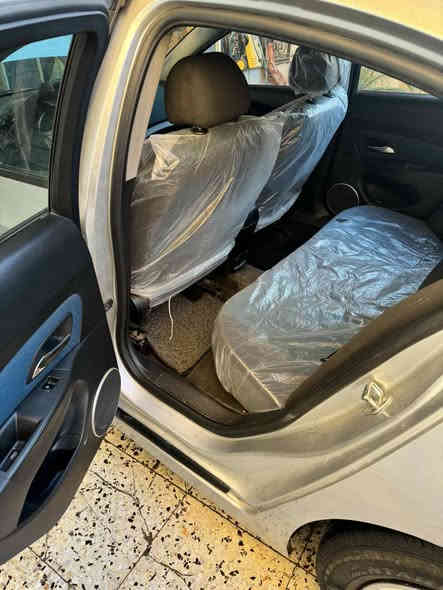 السلام عليكم للبيع شوفر كروز موديل 12 سياره خليجيه مكينه وكير جديده تايرات جديده شاشه تاب تحكم ستيران السياره نظيفه مكينه 1800 سياره مكفوله من الحادث بيها 4قطع صبغ يعني  اماكن صبغ وعندي صور قبل الصبغ السعر 87 وبيا مجال  رقمه بغداد تحويل الثاني يوم لاستفسار لاتصال برقم ***********
