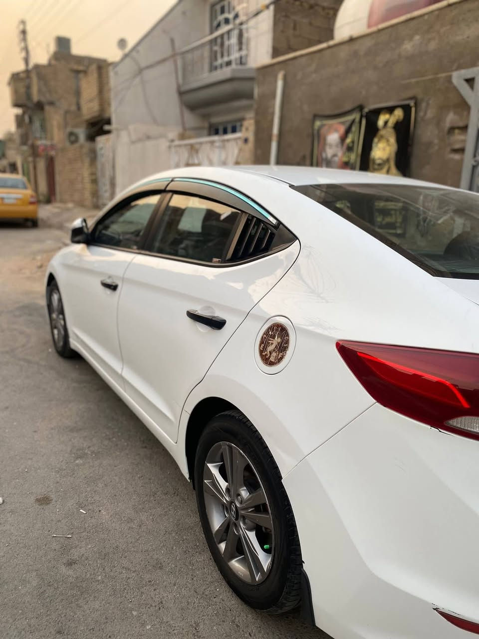 سلام عليكم الإلنترا 2017 خليجي محرك 2000 گير At فتحه موري شفط فول مواصفات ماعدى بصمة منظومة تبريد جديده تخم تاير جديد حداد زينه سياره بيه طخات بسيطه واليحب يستفسر هذا الرقم ***********.
