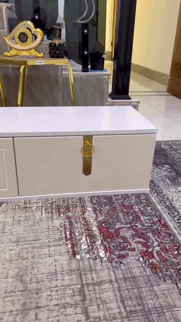 مرحبا للبيع ميز بلازمه جديد ما مستخدم نهائياً
حته رجلين الميز بعدها ما مشدوده بدون اي عيب شرط 
بعده جديد قياس 160سم سعره 110 الف مكاني 6 كيلو 
***********

