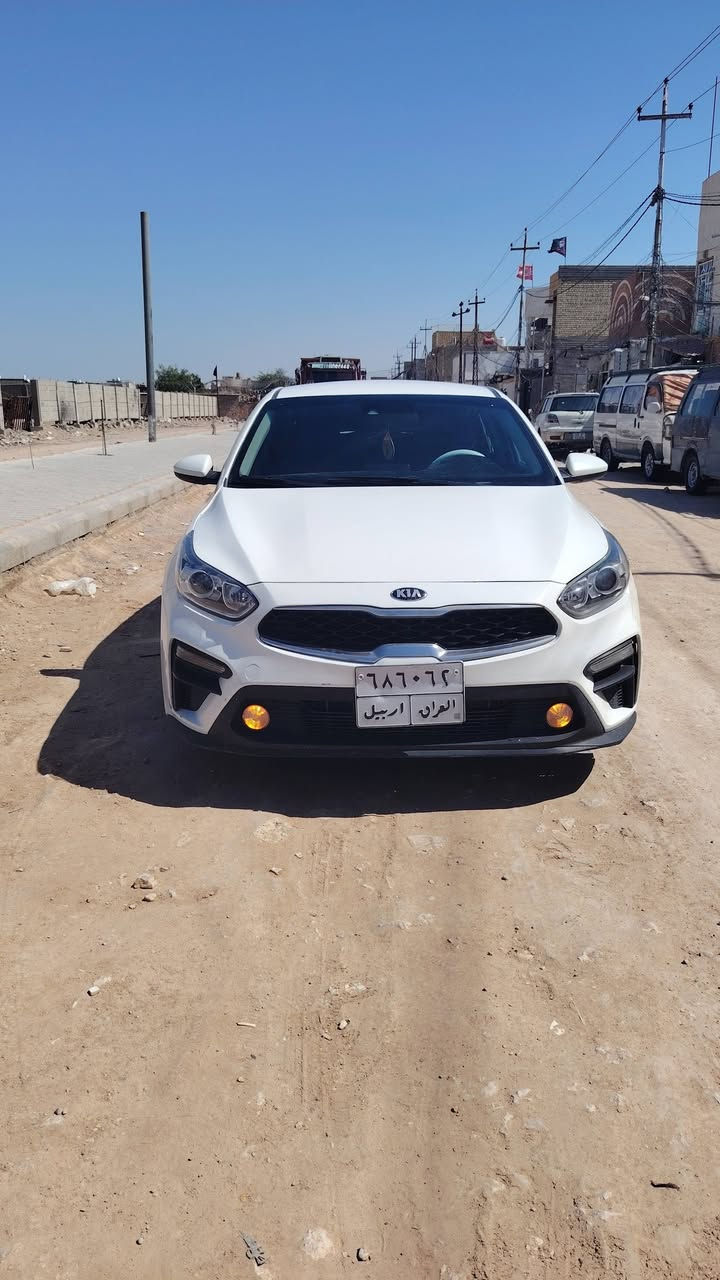 سلام عليكم 
كيا فورتي ٢٠١٩ 
محرك 2000دوش 
كير At المرغوب 
حادثها.  جاملغ وبنيد وشويه صبغ بالتكمه فقط 
السياره كير حداديه تبريد كله جديد 
السياره حلوه وجديده
تخم تاير جديد  
رقمها اربيل بعدهي ماساقطه السنويه 
تريد تحويل تريد وكاله 
السعر 117 وبيها مجال  قليل
عنوانها النجف 
***********
ترهم مراوس 
النترا او باقي سيارات
