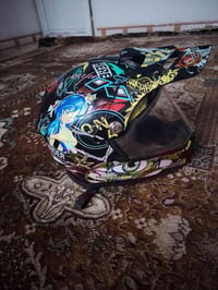 خوذه للبيع اصليه ماركه 35 وبها مجال الاستفسار على الرقم07508060804