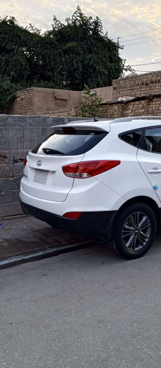 سلام عليكم 
توكسان للبيع  2015
رقم نجف تحويل ثاني يوم 
تبريد ثلج 
فول ما عدا الفتحة
مكان سيارة النجف 
رقم راعي السياره 
***********
