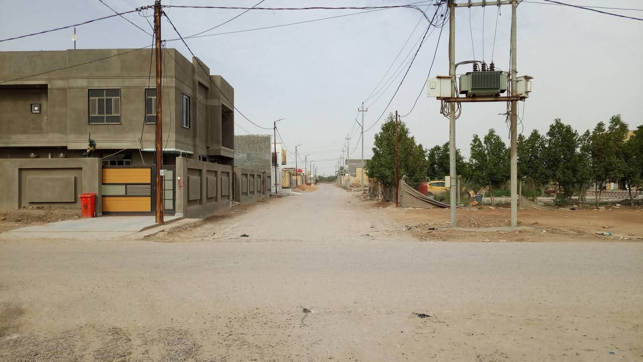 عرصه 100متر طريق ديوانيه نجف قرب السيطره القديمه و في مجمع أم البنين خلف جامع الچحيلي ورا المكتب السعر السابق 7السعر الحالي 6وبيها مجال قليل الأبعاد واجها 5متر نزال 20م بيع مستعجل عنده ضرف خاص للأستفسار *********** ملاحضه مشموله بل تطويب
