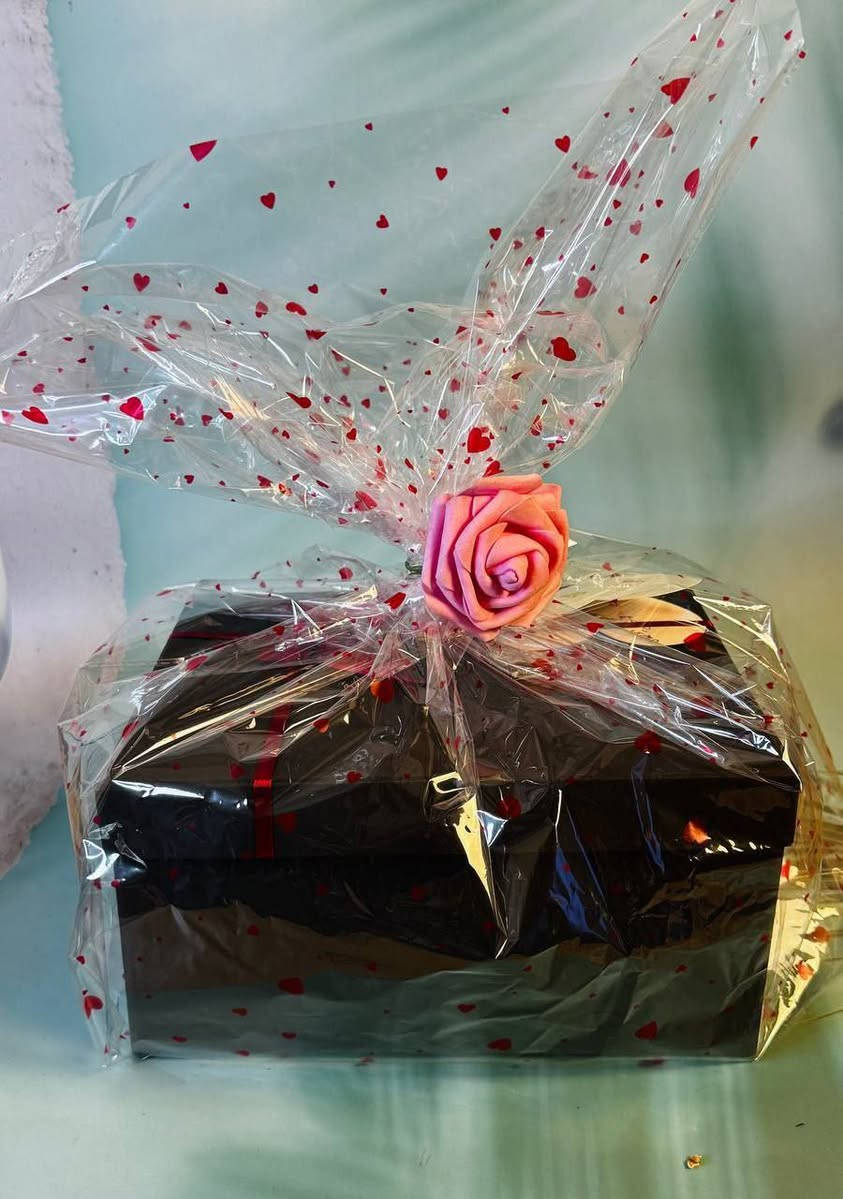 اجمل هدية 🎁تكدرين تقدميها 
الزوجج حبيبج خطيبج 
حته اذا كان اخوج او واللدج يستاهلون الحب منج والهدايا ❤
بوكس + ورد +مع سكارف+ طباعة الاسم الي تطلبي + كوب مع صورة الشخص الي تردي تهديلة هل بكج الثمين + كڤر جهاز حسب نوع الجهاز مع طباعة نفس الشيء 

يجي مثل الي دا شوفي بهل ترتيب وبهل جمال شرط فحص بوجود مندوب 💋👌🏻

وتكدرين دزيلنا قتباسات او اشعار نكتبلج على كارت


**إذا كنت صاحب هذا الإعلان وتريد حذفه لأي سبب، رجاءا أرسل رسالة إلى الدعم الفني**