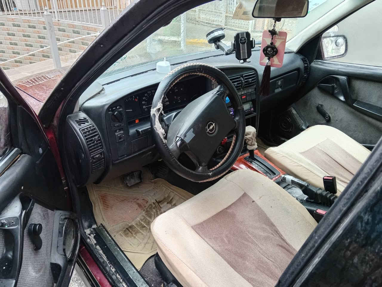 السلام عليكم  اوبل اوميكا للبيع موديل 93 تفاصيل اكثر الاتصال على الرقم ***********
