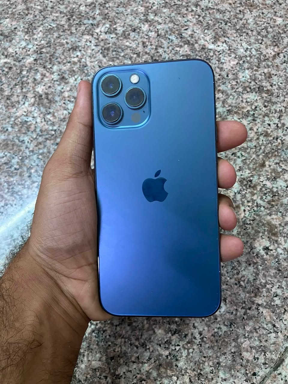 ايفون 12 pro max 
نيلي 
التليفون اخو الجديد 
تليفون جداً نضيف 
بطاريه 78 
ذاكره 256 
العنوان بغداد 
الرقم : ***********
