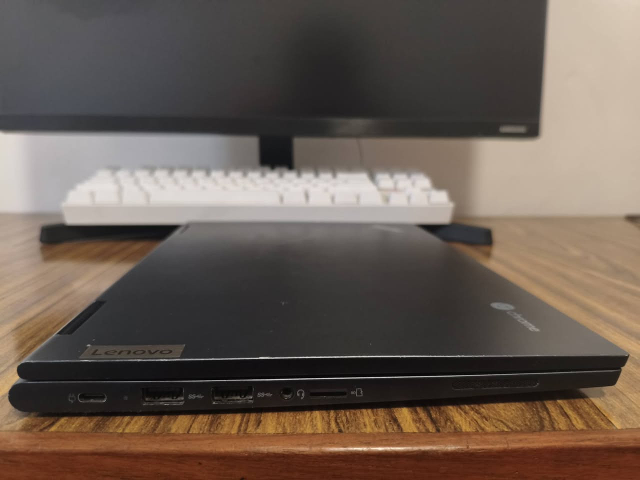 لابتوب لينوفو thinkpad
المعالج AMD Ryzen 5 3500C (سرعة 2.10 GHz)
الرام 8 GB DDR4
الهارد 128 GB SSD
كرت الشاشة AMD Radeon Vega Mobile Gfx
الشاشة تدعم اللمس (Touch Support) 60 Hz
قلاب 360 درجه يصير ايباد 
النضافه كدامكم واضحه 
مناسبة للدراسه والاستخدام المكتبي الاكسل وغيرها..
السعر 250 الف
المكان بغداد السريدات 
التواصل واتساب او خاص ***********
