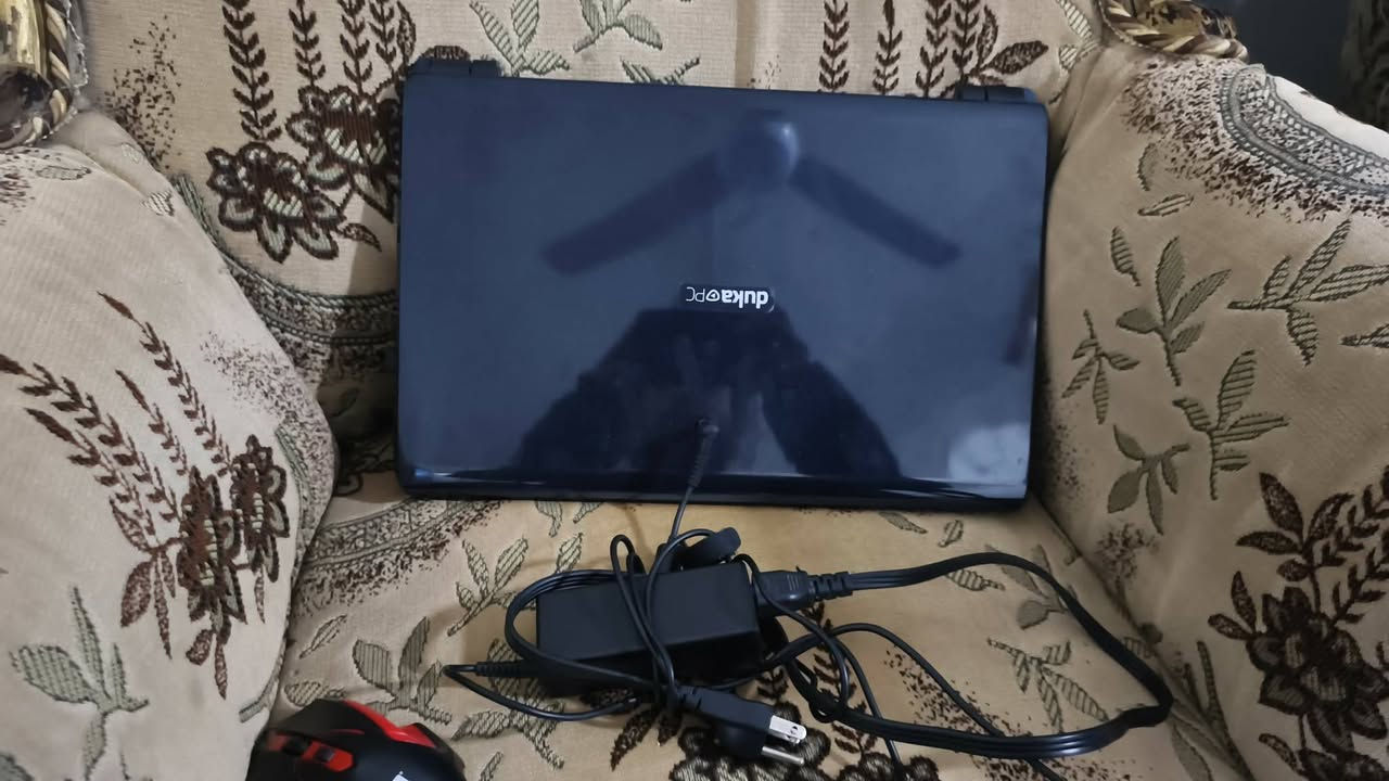 عندي لابتوب للبيع بسعر 110 الف فقط
هارد داخلي 256ssd قابل للتطوير 
رام داخلي 8ram قابل للتطوير 
شاشة حجم 15.6 انج +HD
جيل سادس core i5 وندوز 10 
الملحقات: 
-شاحنة الابتوب الأصلية
-كيبورد من شركة ريد دراكون Redragon RGB موضح بالصورة 
-مع جنطة لابتوب اصلية تحوي عدد كبير من الأغراض 
-يأتي معها رام داخلي 2ram كهدية
-ويد العاب بلوتوث جديدة للهاتف والابتوب 
-مشغل أقراص سي دي من شركة LG موضح بالصورة 
فقط ملاحظة: الابتوب لا يحتوي على بطارية مابيها تعمل مباشرة على الكهرباء 
للتواصل واتس اب وماسنجر موجود على الرقم *********** 
العنوان كربلاء المقدسة طويريج الهندية منطقة السياحي جرف ال بعامر اقرب نقطة دالة على الخريطة اسواق علي جلعوط 
اذا داخل كربلاء نتفق على مكان التقاء وتستلمها من عندي 
شكراً...
