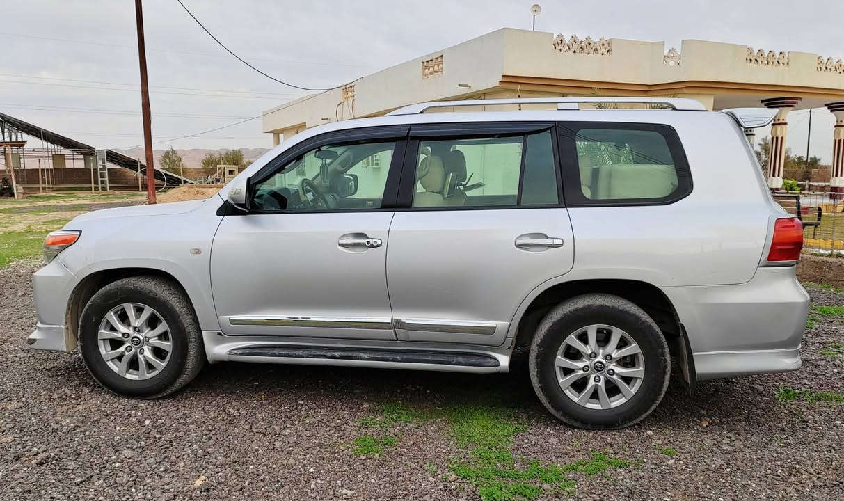 السلام عليكم
للبيع لاندكروز GXR  موديل 2009  رقم اربيل دولي باسمي سنويه مجدد لل 2029  كفاله عامه من الصبغ والفتح والتبديل مواصفات بريم فتحه سقف شاشات تحكم استيرن قفل سنتر لوك تشغيل عن بعد منضومه زنون كامله اصلي بصمات الشركه اثنينهن موجودات  محرك كير مكفولات 6 سلندر جديد ابلادي تخم تاير جديد السياره مابيه نقص  مال جناي  السعر 295 $ 
   العنوان صلاح الدين بيجي مكحول
***********
