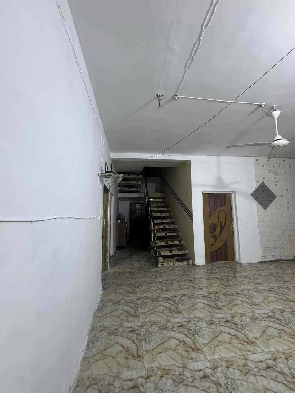 السلام عليكم
بيت للبيع طابو زراعي المساحه ٤٥٠ متر العنوان بالسده كاع بيت تومان البيت طابقين يتكون الطابق الاول من غرفتين + صالتين + ستقبال + مطبخ حديقه وكراج + مشتمل الطابق الثاني غرفتين كبار السعر المطلوب ( ٦٣ ) مليون وبي مجال الاستفسار # *********** // ***********
