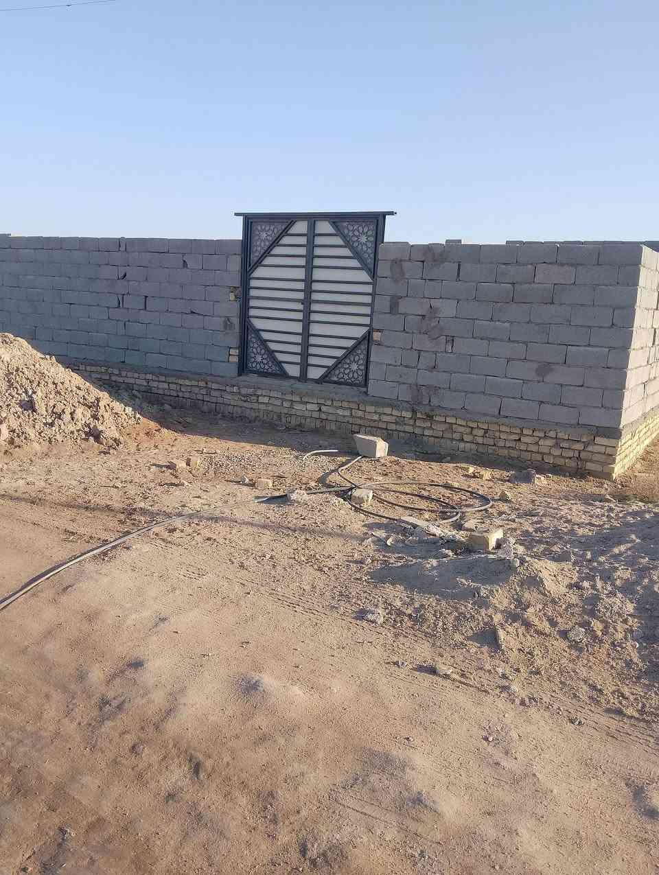 السلام عليكم هيكل البيع السبل الثانيه جاي من دور اليتام خدمات كامله بنص السكن مساحه 132 متر ? سعر 12 وبي مجال الطيبين /‏‪0781 225 0771‬‏
