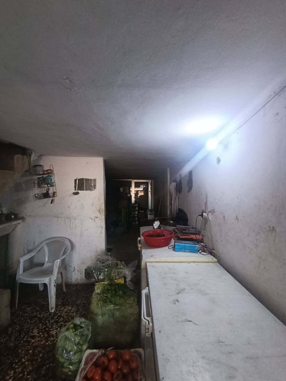🏢 للبيع محل تجاري بموقع مميز

📍 الموقع:  السقيلبية على الشارع الرئيسي مقابل دوار المنطقة.

🔹 المساحة: 17 م²
🔹 العرض: 3 م
🔹 مع سقيفة.
🔹 طابو أخضر.
🔹 بوابتان:

- بوابة على العبارة.
- بوابة على الشارع الرئيسي.

✨ فرصة ممتازة للاستثمار أو افتتاح مشروع تجاري في موقع حيوي.

📞 للاستفسار ولمعرفة المزيد من التفاصيل، يرجى التواصل عبر الأرقام التالية:

محمد الشيخ
📱 0991051523

مكتب البوادي
📱 0940360801


**إذا كنت صاحب هذا الإعلان وتريد حذفه لأي سبب، رجاءا أرسل رسالة إلى الدعم الفني**