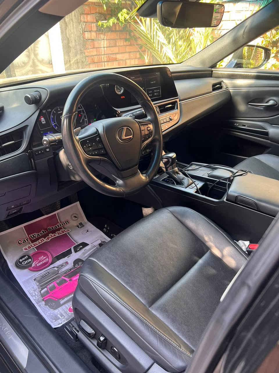 LEXUS ES 350 
مۆدێل 2022 
مواسفات ئەمریکی 
تەنها بۆنیت بۆیاخ بێ ناوگرتن بێ ئێرباگ 
یەک پەڵە سارد لە چەمەلەخی دواوەی سایەق 
١٠٧ هەزار کم ڕۆیشتووە 

***********
*********** السليمانية, العراق
