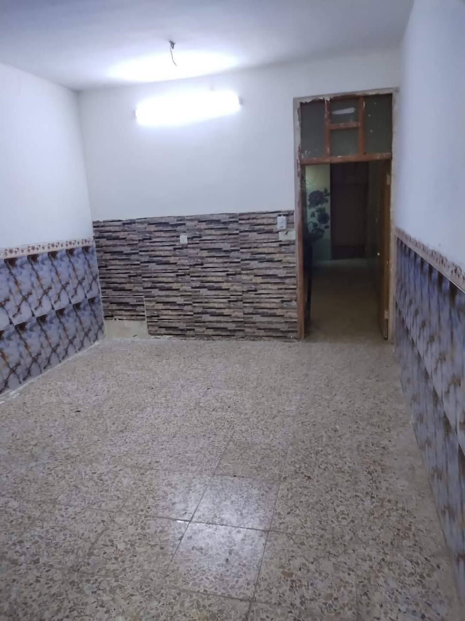 السلام عليكم مشتمل الإيجار مساحه ٧٥ الحسينيه مدخل الحمل يحتوي عله استقبال وحولي ومطبخ. وغرفه نوم كراج جبير وسطح جبير فرع حداده القه اجار ٢٥٠ وبي مجال مراجعه مكتب الحسني ***********
