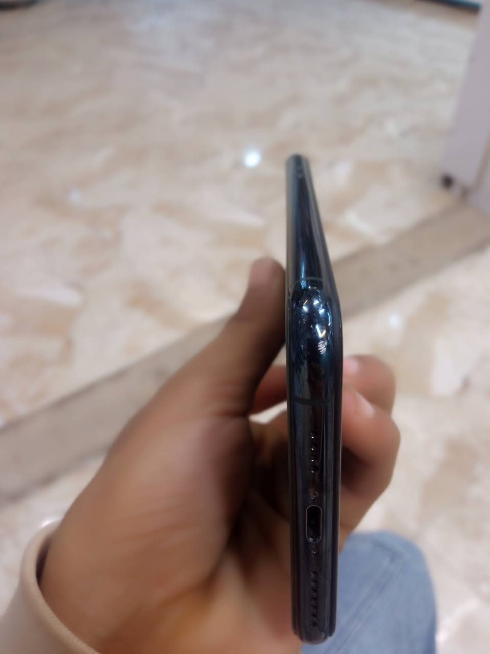 السلام عليكم جهاز ايفون 11 برو ماكس ذاكره 256 بطاريته 72 الجهاز مستبدل شاشه 3 خيارات فيس ايدي متوقف وعدك تغويش بل كامره يعني وساخه الجهاز  شرق اوسط كارتونه ويا بس مو مالته ويا شاحنته الصلي ويا 3 كفرات لون الجهاز زيتوني  الجهاز سعره 270.وبي مجال مكاني كربلاء  رقمي ***********
