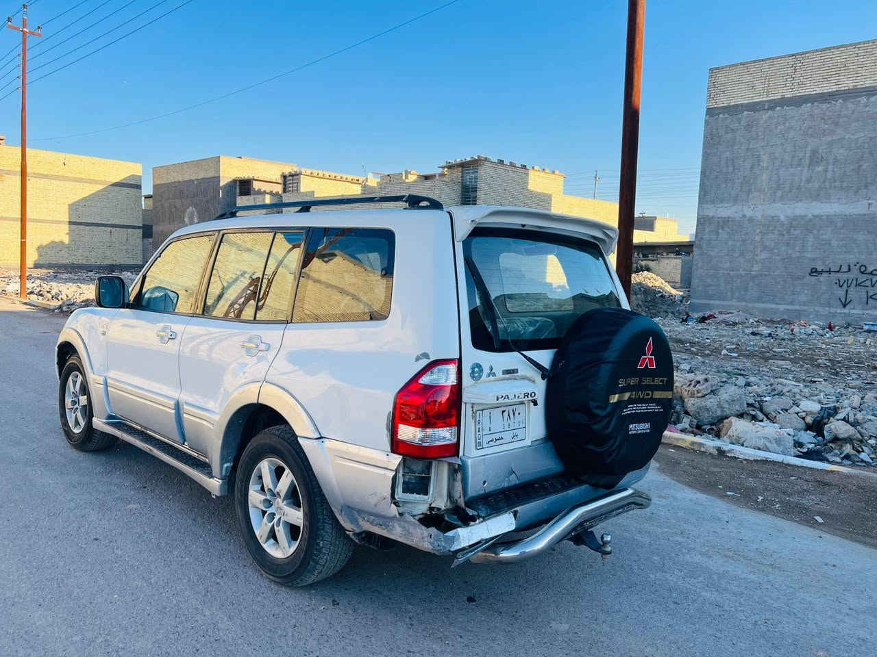 سلام عليكم للبيع باجيرو موديل 2006رقم بابل مشروع وطني تحويل مباشر اخوان سياره تعرضت لحادث طخه بلباب كما موضحه بلصوره ابيع على وضعهه سياره شغاله وتمشي تبريد شغال مكينه 3000مكان السياره بغداد الاستفسار ***********
