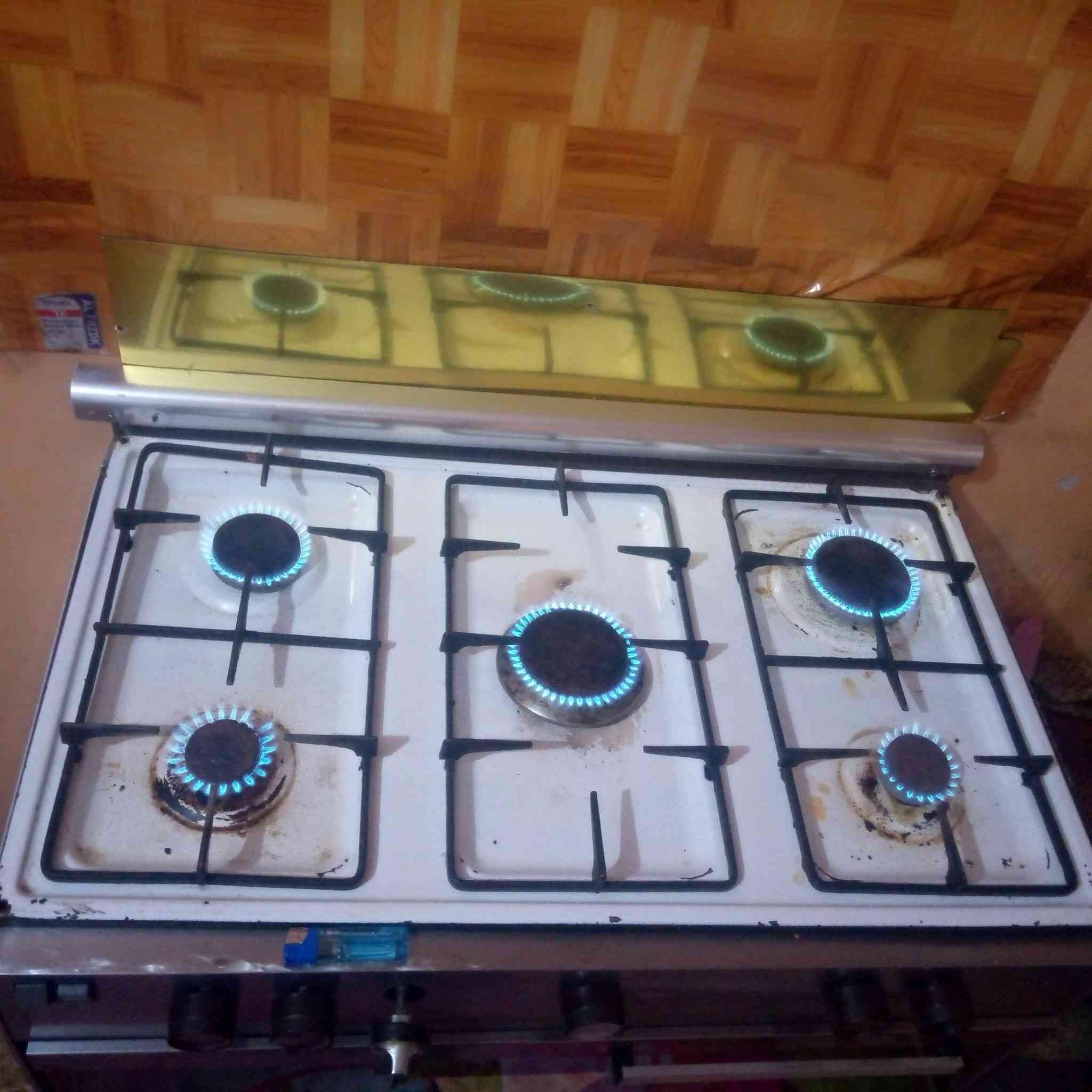 طباخ شغال فول تاخذ شرط ثقه حتى فرن شغال ونضيف حيل الاايمن حي المأمون ٥٠ الف ***********
