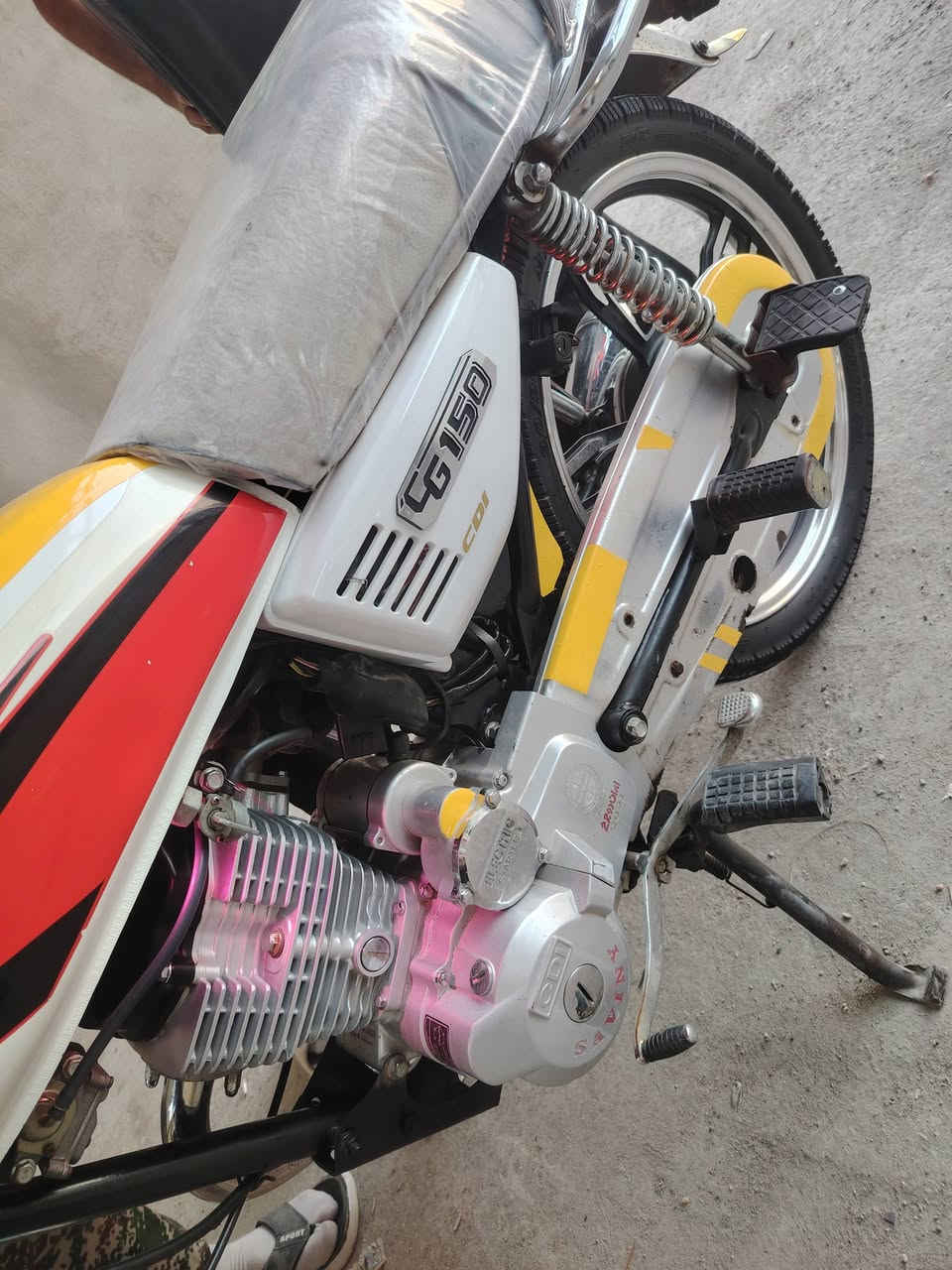 سلام عليكم خوان دراجه سيفان 2021 البيع دراجه حيل نظيفه وتجي شوف بعينك ذا شراي تصل رقمي ***********
