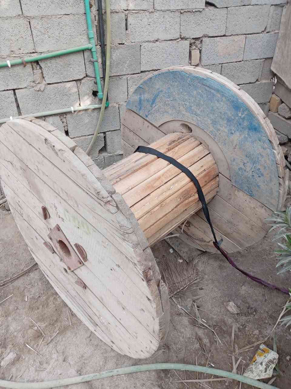 بكرة خشب للبيع العدد 2 ناحية الفظلية ***********
