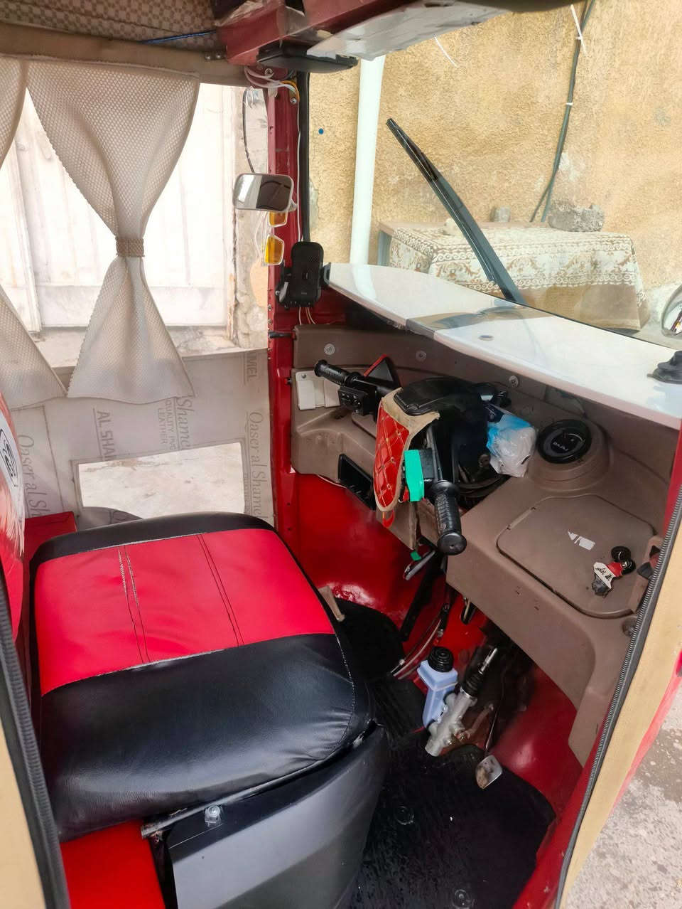 سلام عليكم تكتك موديل 2018 للبيع معمرة ومصبوغة جديدة وشغل درجة أولى 3تايرات جديدة وعينة جديدة وايشي داخل التكتك مايطلع منها مثل ماموضحة بلصورة سنوية راعيهة بعقوبة مو بسمي ضفيرة جديدة كهربائيات كله شغالة بلكامل السعر ٥٧٥٠ وبيها مجال لشراية 
ملاحضة التكتك جديدة ماريد احد يجي يكسر بسعرهة الي يشتري اني بلخدمة 
العنوان ديالى قضاء بلدروز
رقمي ***********
بيكم خير وداللو مابيها نقص كبل للشارع وبلخدمة
