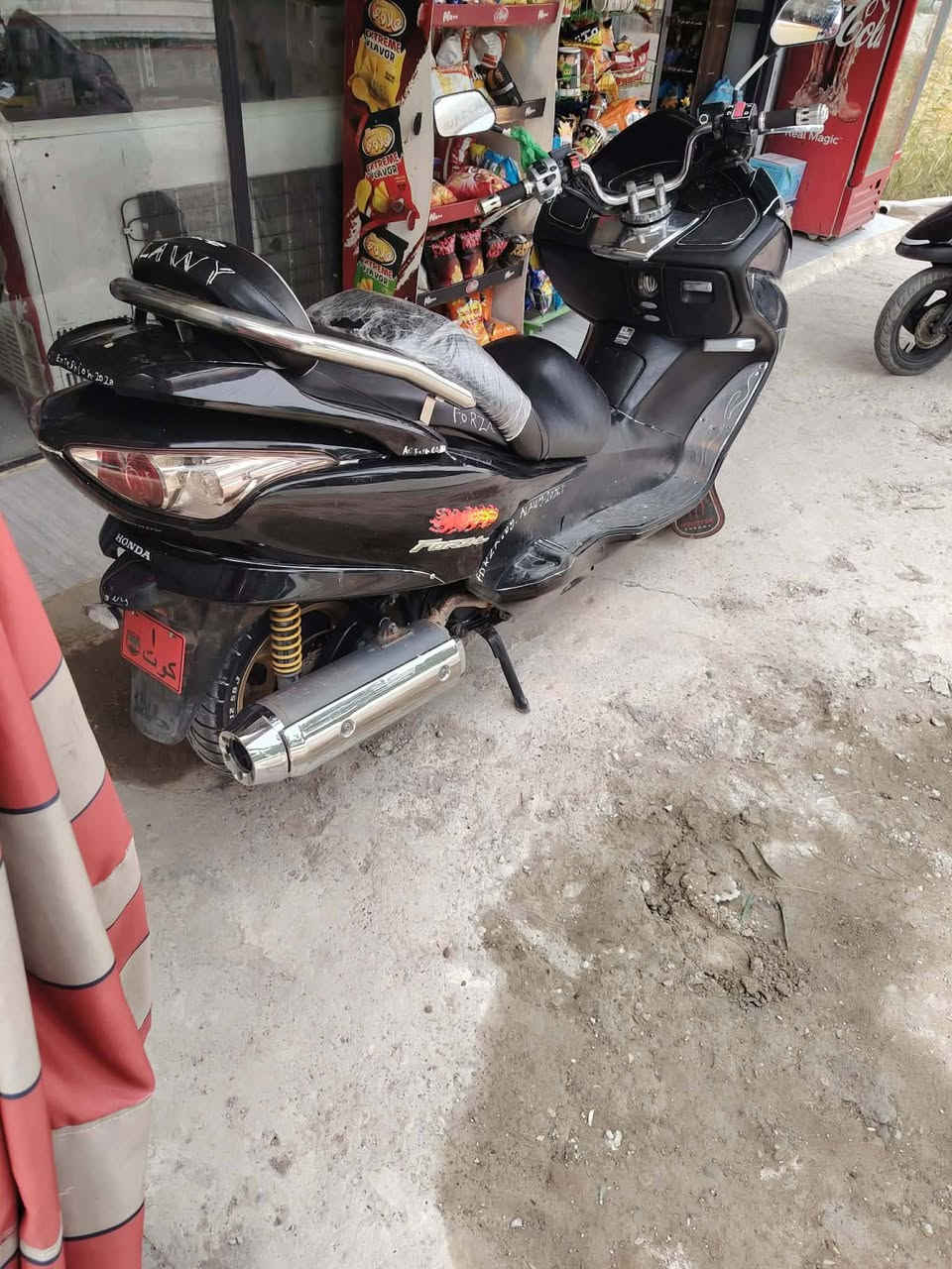 فورزه 09 كرتسال نضيفه كلشي شغال بيهه زنون اصلي تايرات جيلاتين ويل ذهبي عوزهه بس كلجات خلفيه سعرهن ٢٥ الف معروضه ٧٥٠ وبيهه مجال *********** خاص مفتوح
