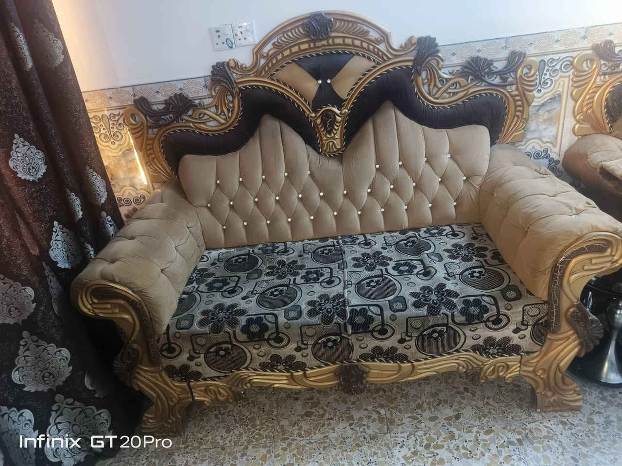 السلام عليكم
تخم للبيع عشر مقاعد مع طبلات سعره 400 الف وبي مجال قليل الي يشتري، عنوان بغداد، شاطئ التاجي 
رقم ***********
