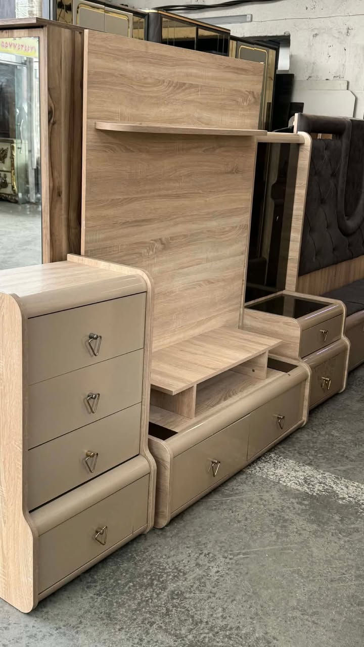 ✨غرفة تركي اصلي لون مميز ✨ صبغ حراري
10 قطع 
 جام اصلي 
نظام سلايت وابواب 
سرير مخزن جك 
 قماش وتر بروف أصلي ✨
نضافه/90/💯
السعر  / مليون و700
 شد ونقل مجاني داخل بغداد
توصيل للمحافظات بأسعار رمزية


**إذا كنت صاحب هذا الإعلان وتريد حذفه لأي سبب، رجاءا أرسل رسالة إلى الدعم الفني**