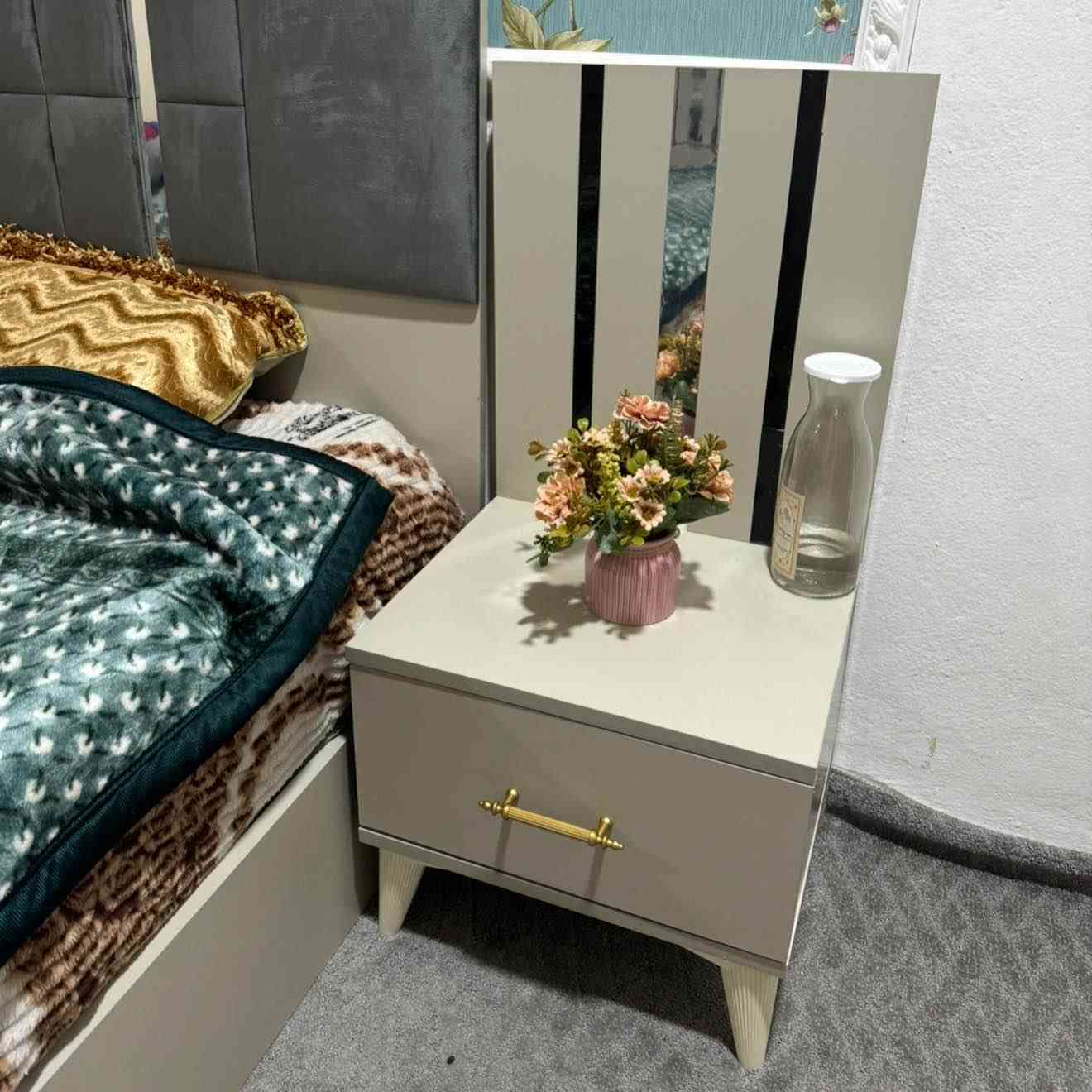 للبيع غرفه تركيه متانه وشغل درجة اولى كلش قويه شد وفتح ونظافتها 100‎%‎ والصور تبين كل نظافتها
جديده استعمال قليل جداً 
تتكون الغرفه من كنتور 6 ابواب + كومديات عدد 2 + ميز مرايه + جربايه 

سبب البيع نريد ننتقل الى بيت ثاني 
المكان بالناصريه بسومر وسعرها جداً مناسب
الشراي يراسلني على الخاص مكلفه بالنشر ناصرية, ذي قار


**إذا كنت صاحب هذا الإعلان وتريد حذفه لأي سبب، رجاءا أرسل رسالة إلى الدعم الفني**