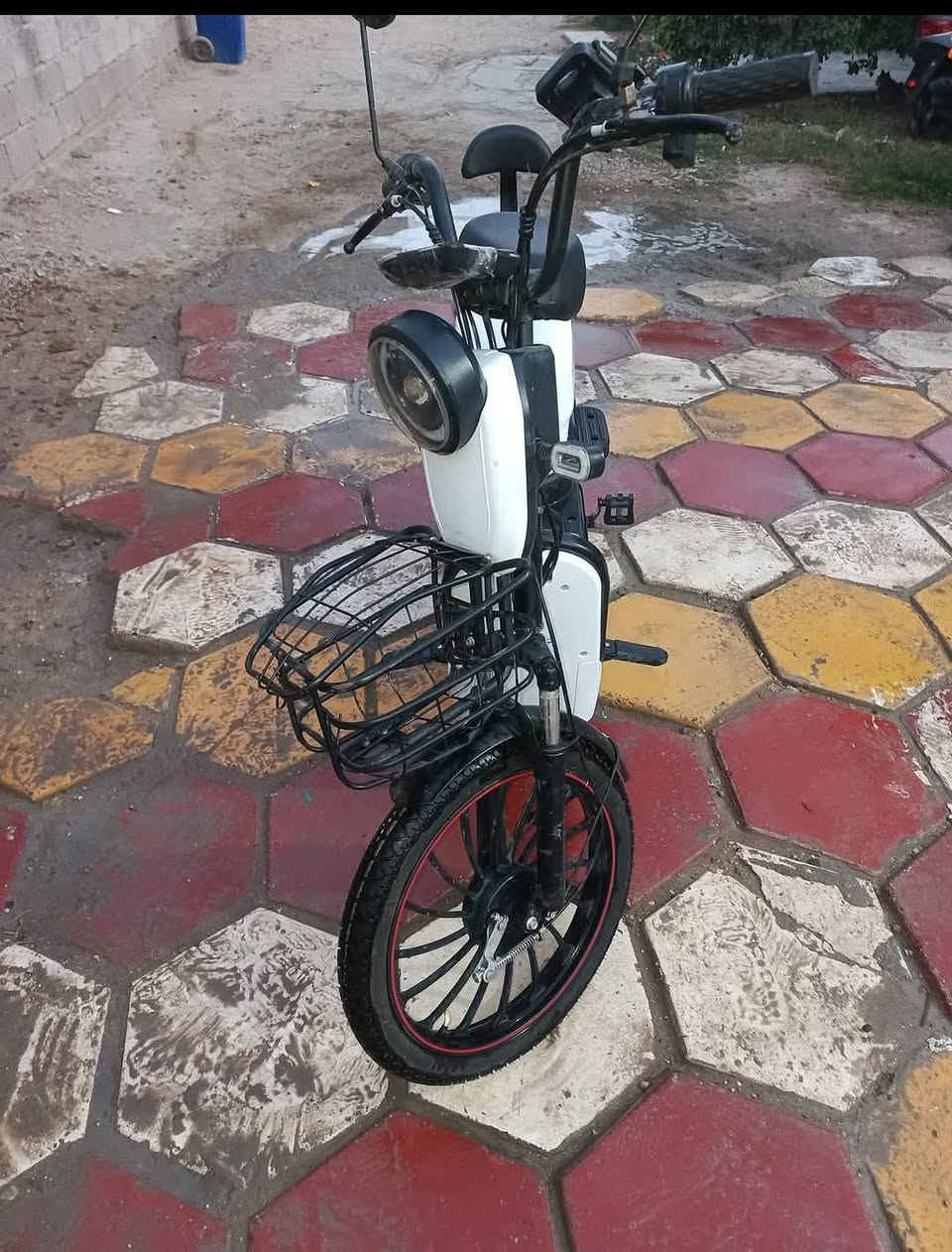 يا الله
سلام عليكم 
دراجه شحن ب شهر 11نزل من الكارتون مكفوله كلشي مابيها للبيع او مراوس بانزين اي دراجه 
دراجه جديده حلوه برعه 60حقيقي 
دبل اشاير ضوء
بصمه وسويج 
مسجل شاحن ستان كلشي مابيها جديده جديده 
العنوان شعله الصدرين 
*********** واتساب فقط شراي يدك ولمو شراي لا يدك سعر 375وبيها مجال واهلن وسهلن بكم 
مره خصت صاحب الكروب
