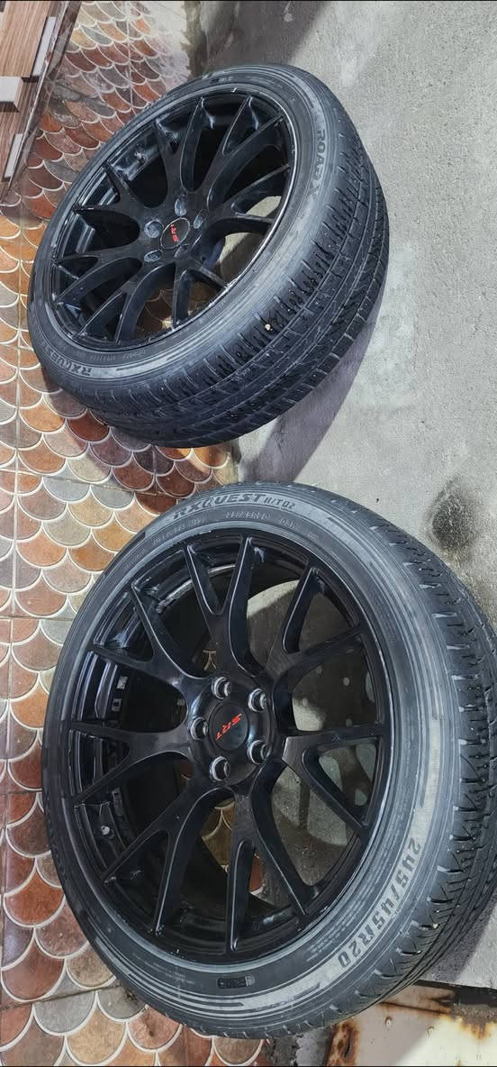 السلام عليكم ويل حجم ٢٠  للبيع او مراوس بيه تخم تايرات جديد مكاني ناصرية...
***********....
***********
