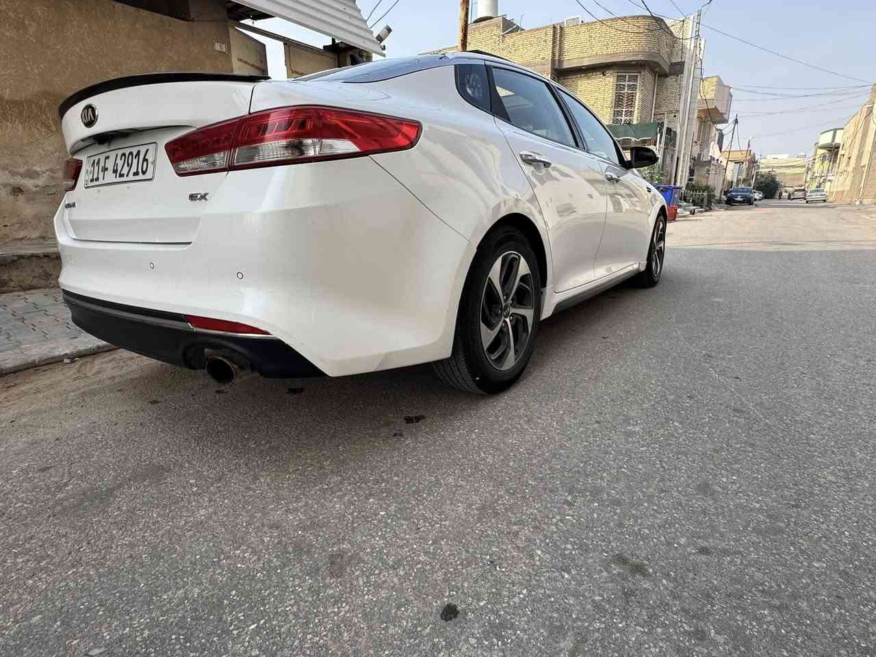 مكينة 2400 وارد امريكي 

حادث جدا بسيط يم البك لايت جاملغ الايسر يعني صبغ جاملغ وباب كلير الي بصفه  لان لونه صدفي لازم تلاون ويه الجاملغ

فوووووول مواصفات لمتددد للاخير 

المواصفات 

بصمه 

بنيراما

كشنات تبريد تدفئة 

كشنات جلد كهربائي 

لايت زنون اصلي 

ترحيب 

نقطه عمياء 

كاميرا دواره 

3 وضعيات قيادة.

  سبورت ECO.. NORMAL 

تبريد امامي خلفي 

هيترات 

ثلاجه

كشنات ذاكره 

خزن ميموري 

تحكمات فوول

وبعد هواي مواصفات بيهة

رقم بغداد دولي تحويل ثاني يوم 

مكينة وكير ع حدادية جديده 

تخم تاير جدد باتري جديد 

السيارة جاهزة ونضيفه 

السعر 122 وبيه مجال

***********
