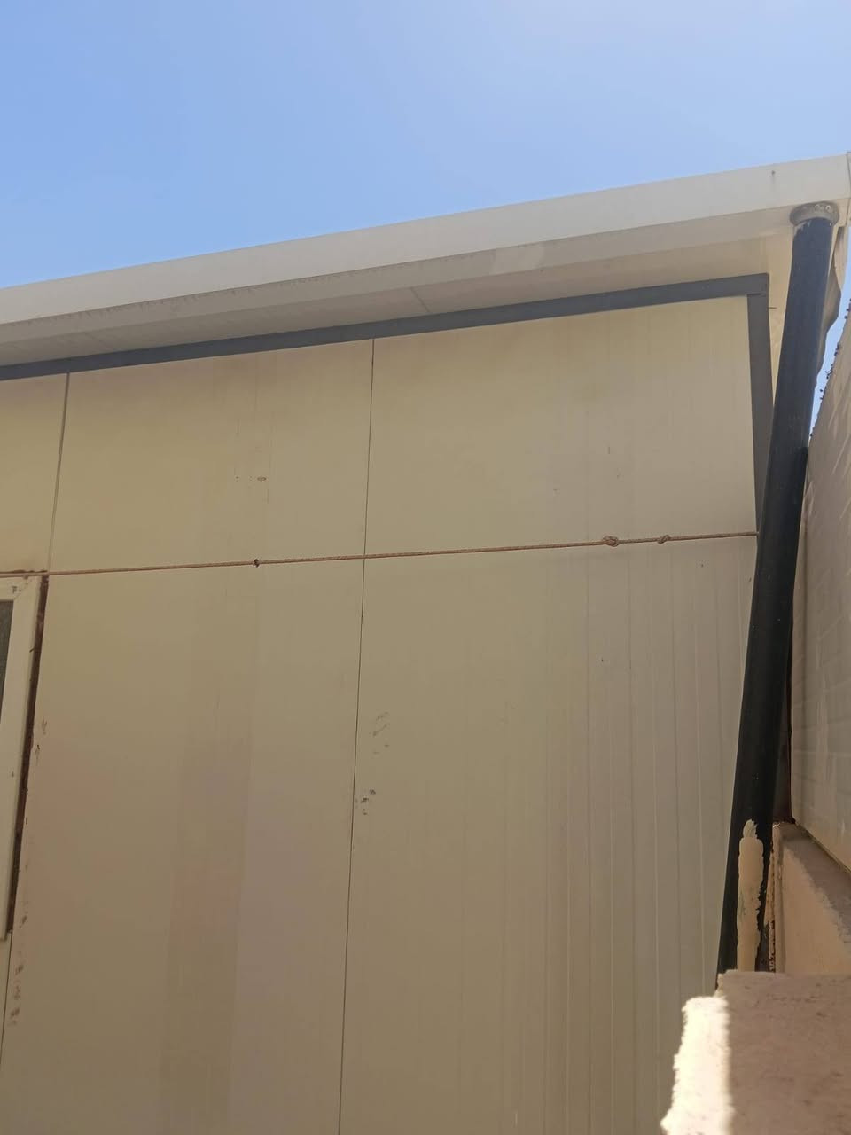 سلام عليكم سندويج للبيع نضيف قليل الاستخدام للاستفسار رقم *********** العنوان ابو غريب
