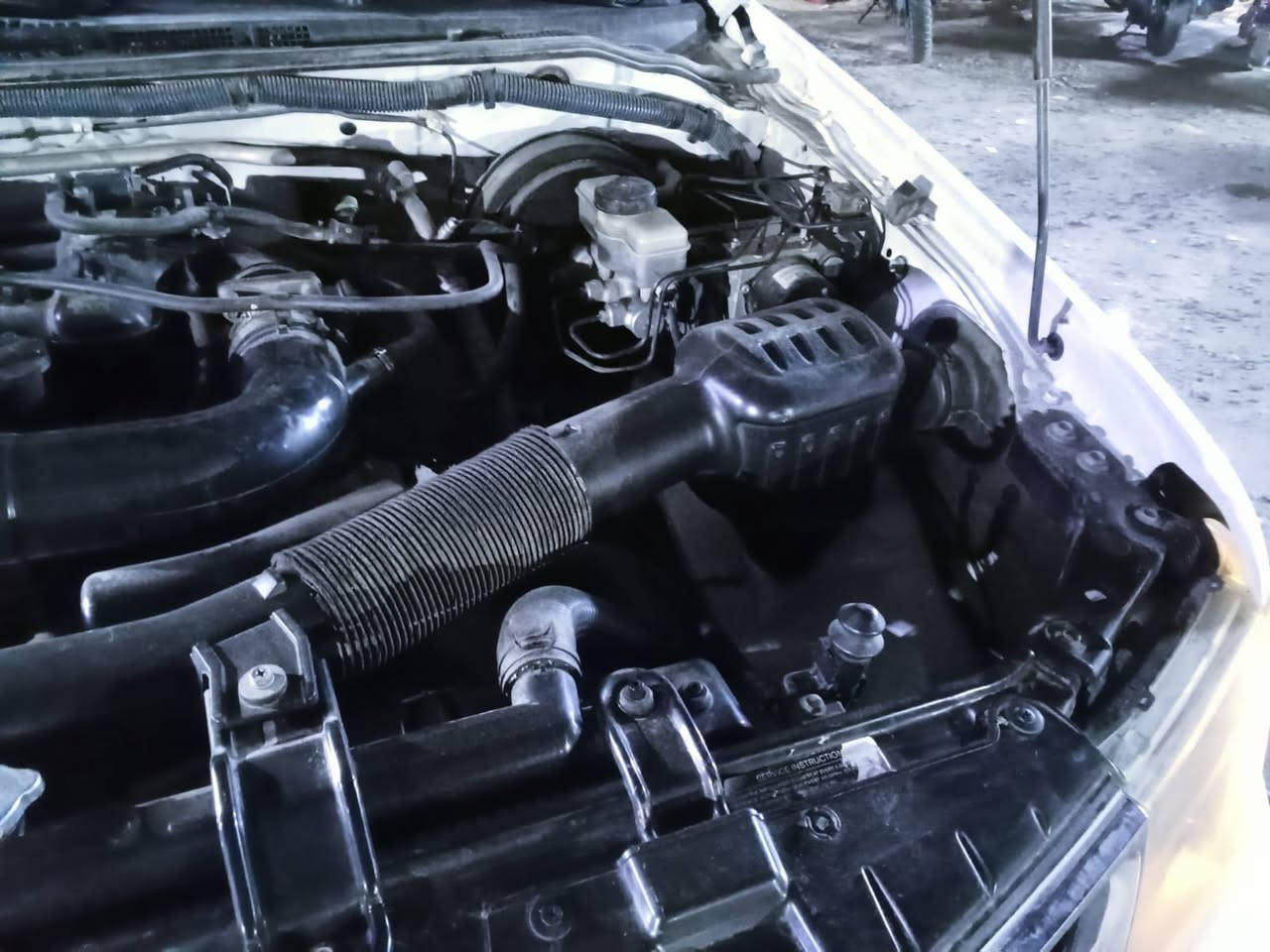 السلام عليكم للبيع نيسان نيفاره موديل 2021 مكينه مجفته ماشيه 250 الف سياره نصبه وشكل ومريح بل سياقه حيل بيه بارد وصبغ موضح بل سونار تخم تاير جديد كير عادي رقم واسط الجديد السياره ب 110 قفل مكان السياره بغداد  ***********
