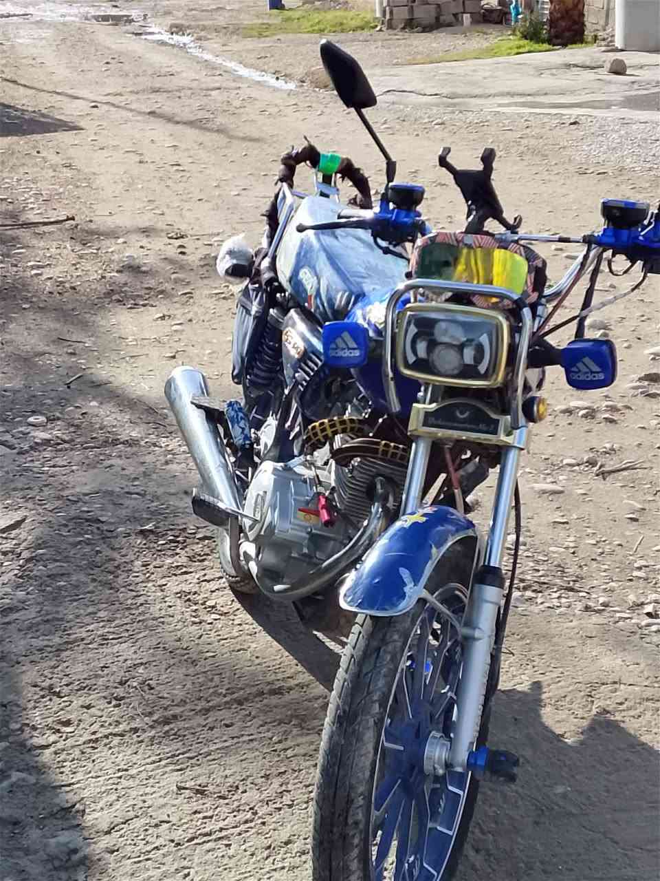 سلام عليكم للبيع دراجه نامي برو
موديل (24)
محرك (200cc)
دراجه احلا من صور 
عندك نقص العداد وتانكي بيهه ضربه خفيفه فقط  
اوراق موجوده وسعرهه بلاش


**إذا كنت صاحب هذا الإعلان وتريد حذفه لأي سبب، رجاءا أرسل رسالة إلى الدعم الفني**